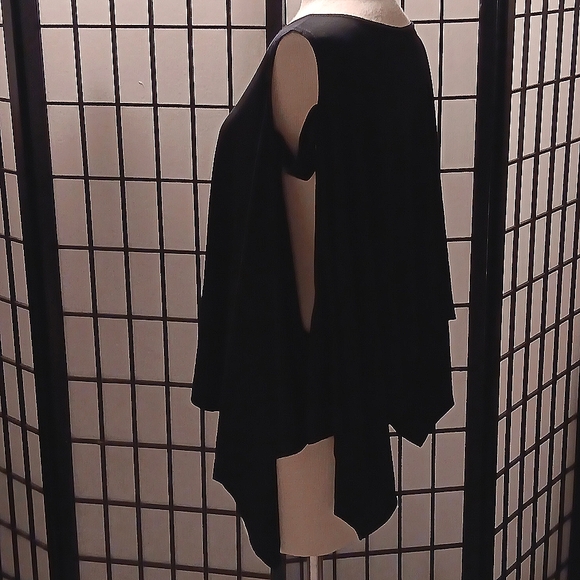 Gudrun Grenz seamless vest. One size. Made in Germany. - Picture 2 of 6